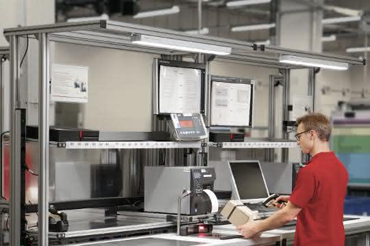Hubmodule und Leuchten: Mehr Flexibilität für ergonomische Arbeitsplätze