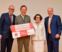 Verleihung des „Hartwig Piepenbrock-DZNE Preises 2019“ in Bonn, v. l. n. r.: Arnulf Piepenbrock (Geschäftsführender Gesellschafter der Piepenbrock Unternehmensgruppe), Prof. Christian Haass (Preisträger), Maria-Theresia Piepenbrock, Olaf Piepenbrock (Geschäftsführender Gesellschafter der Piepenbrock Unternehmensgruppe). Verleihung des „Hartwig Piepenbrock-DZNE Preises 2019“ in Bonn, v. l. n. r.: Arnulf Piepenbrock (Geschäftsführender Gesellschafter der Piepenbrock Unternehmensgruppe), Prof. Christian Haass (Preisträger), Maria-Theresia Piepenbrock, Olaf Piepenbrock (Geschäftsführender Gesellschafter der Piepenbrock Unternehmensgruppe).