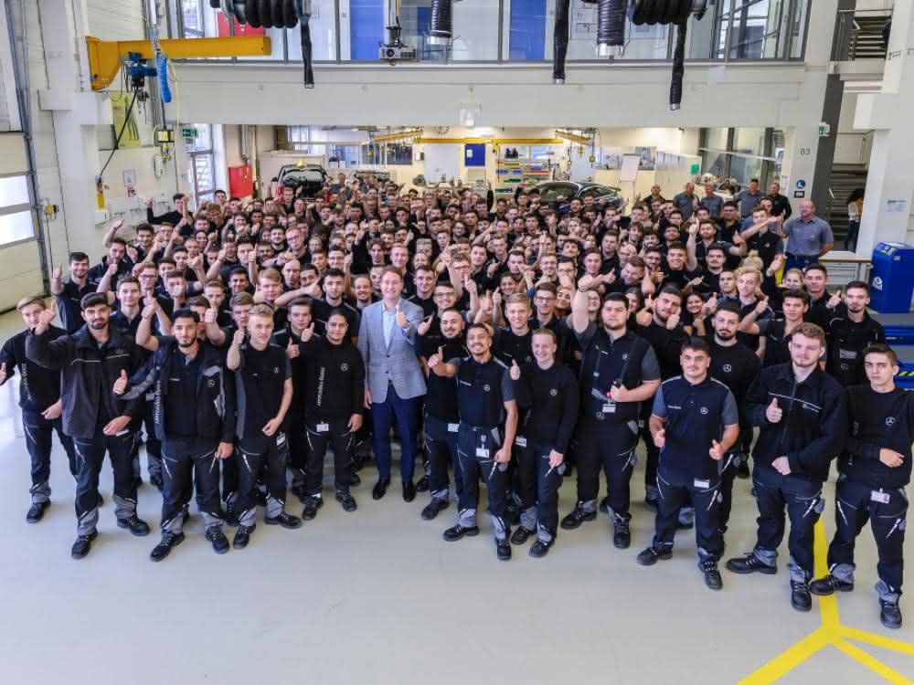 Ausbildungsbeginn: Rund 1.900 Azubis starten bei Daimler