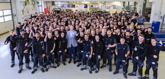Ausbildungsbeginn: Rund 1.900 Azubis starten bei Daimler Ausbildungsbeginn: Rund 1.900 Azubis starten bei Daimler