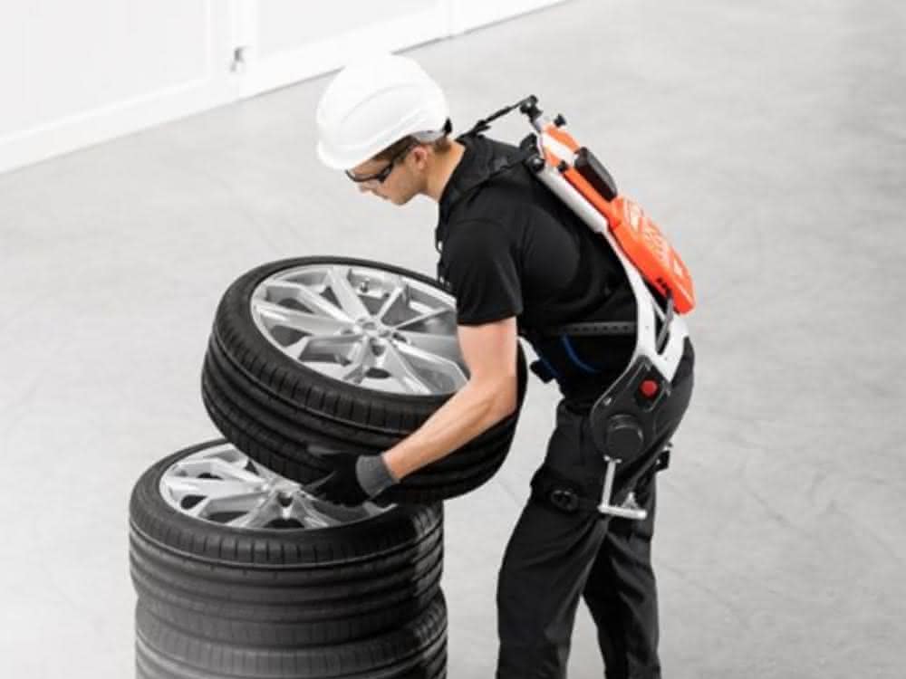 Smarte Kraftanzüge: BMW testet Exoskelette von German Bionic im Werkstatt-Betrieb