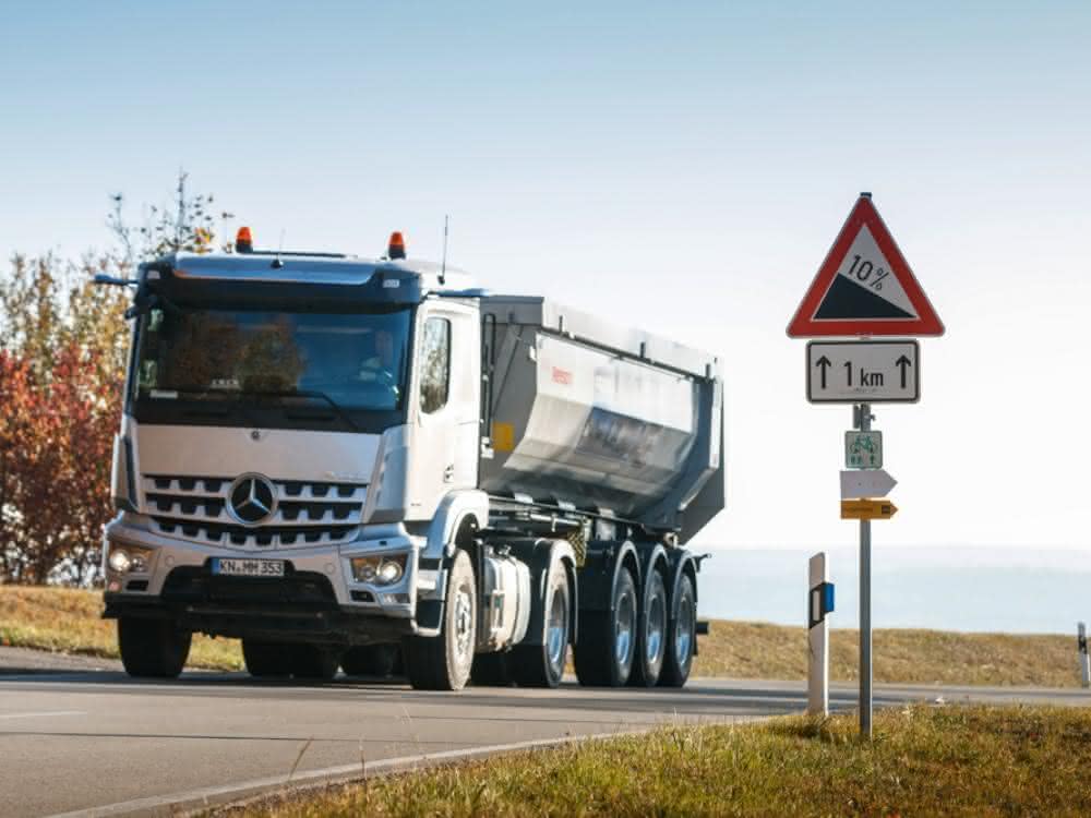 Sicher unterwegs mit dem vorausschauenden Tempomaten