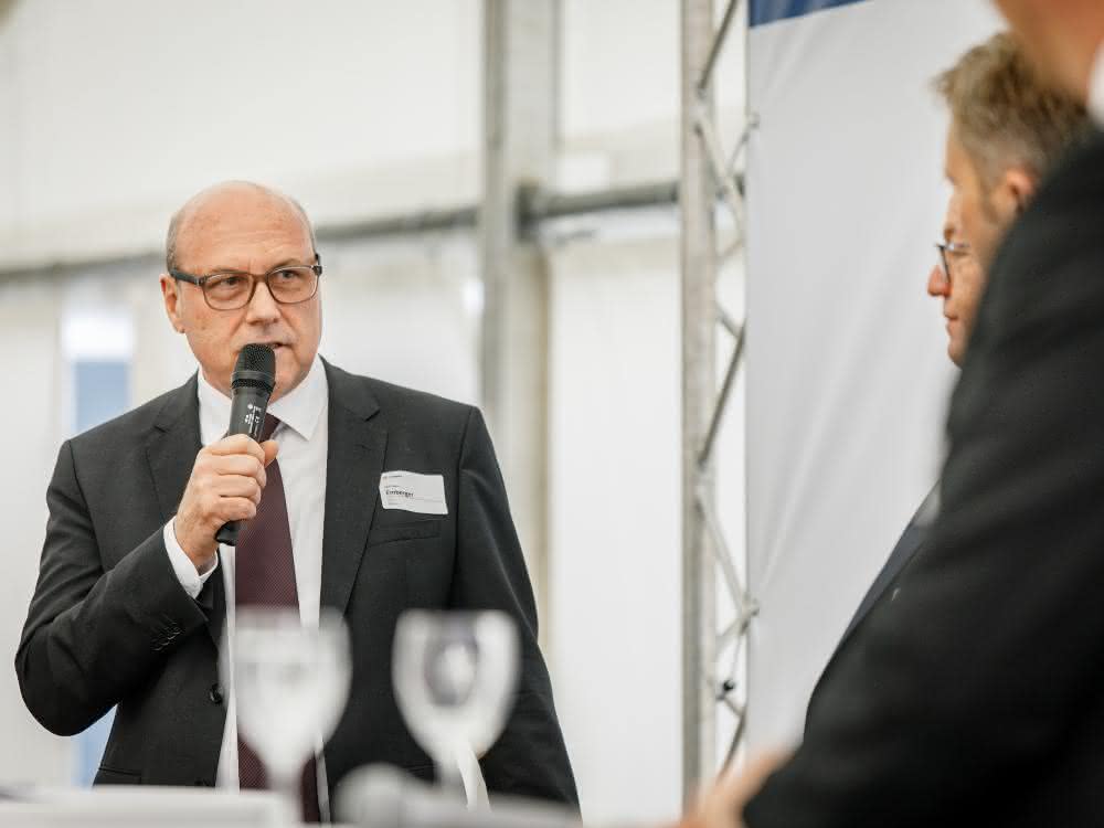 New logistics hub: DB Schenker presents new logistics center in Augsburg