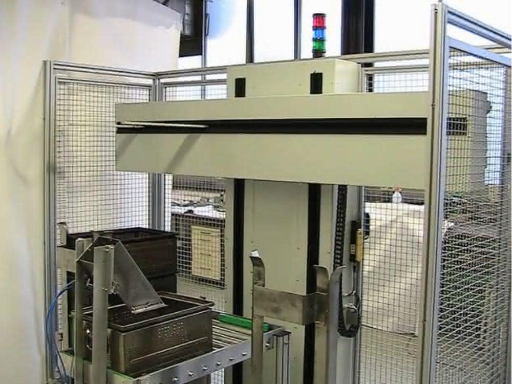 Crate stacker: Automatic stacking and filling
