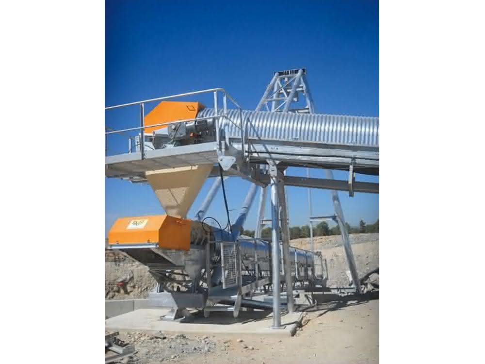 Continuous conveyors with belt conveyors