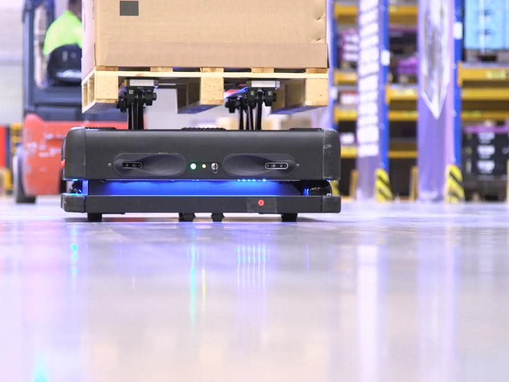 DB Schenker relies on autonomous warehouse robots with AI vision