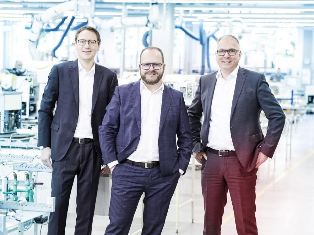 Die Lauda Dr. R. Wobser GmbH & CO. KG wird seit 2015 kontinuierlich im Weltmarktführerindex der Universität S. Gallen gelistet. Im Bild: Der Geschäftsführer Dr. Mario Englert, der Geschäftsführende Gesellschafter Dr. Gunther Wobser sowie der Geschäftsführer Dr. Marc Stricker (v. l.). Der Lauda Geschäftsführer Dr. Mario Englert, der Geschäftsführende Gesellschafter Dr. Gunther Wobser sowie der Geschäftsführer Dr. Marc Stricker