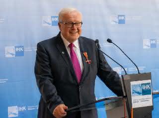 Logistics expert Heinrich Grieshaber receives the Order of Merit of the Federal Republic of Germany