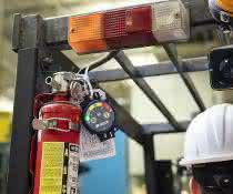 Flashing LED indicators show the device status from "recently checked" to "unsafe" Inspection timer