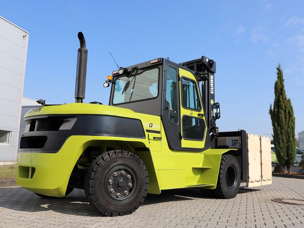 Counterbalance truck: Diesel forklift for eight tons