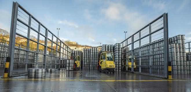 Stacker with special equipment: Heineken relies on Hyster forklift trucks