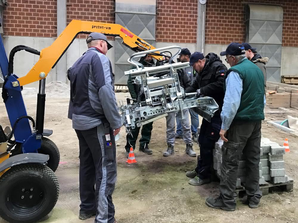 Fortbildung: Fahrertraining an der Verlegemaschine