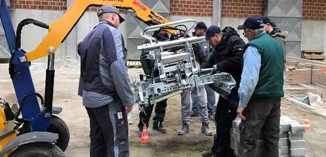 Fortbildung: Fahrertraining an der Verlegemaschine