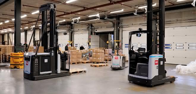 UniCarriers_Helly_Hansen_floor conveyors New fleet: Helly Hansen grows with Unicarriers