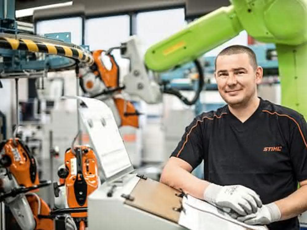 Display: Best practice: high system availability at STIHL