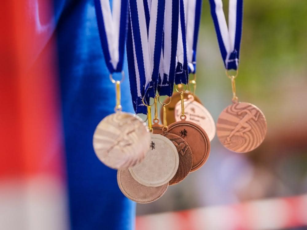(Sport-)Medaillen an Bändern