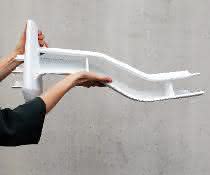 Der mit Granulat arbeitende Großraum-3D-Drucker soll großvolumige Bauteile besonders wirtschaftlich und schnell produzieren. Der Durchmesser der Düse lässt sich während des Druckens variieren. Der mit Granulat arbeitende Großraum-3D-Drucker soll großvolumige Bauteile besonders wirtschaftlich und schnell produzieren. Der Durchmesser der Düse lässt sich während des Druckens variieren.