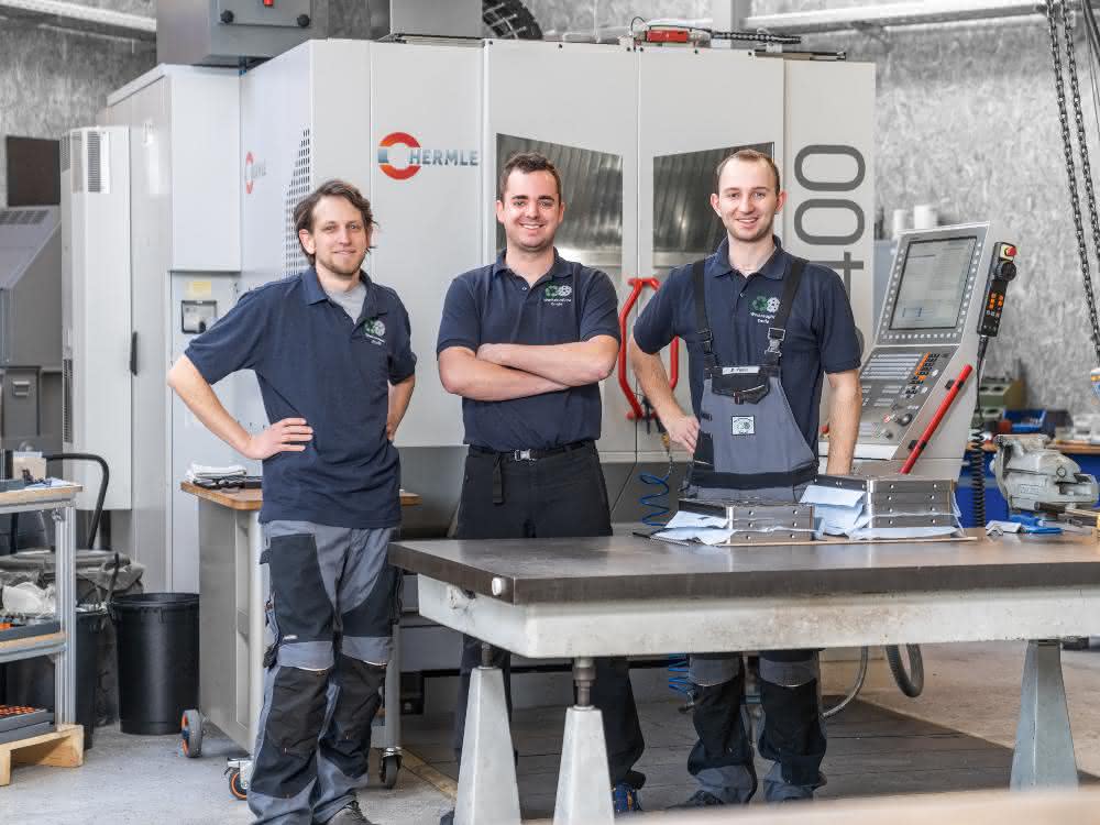 Product manager Finck, managing director Emde and tool technician Paulus Machine tools: Precise machining on 5-axis machining center