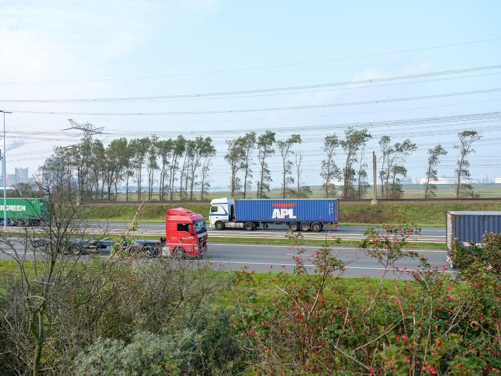 E-trucks in port operations: Port of Rotterdam: Container transport by e-truck