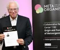 Prof. Martin J. Blaser von der Rutgers University ist der Möbius-Fellow 2019 des Kieler Sonderforschungsbereich 1182. Prof. Martin J. Blaser von der Rutgers University ist der Möbius-Fellow 2019 des Kieler Sonderforschungsbereich 1182.