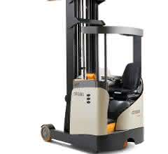 Forklift truck: Crown launches new reach truck series Forklift truck: Crown launches new reach truck series