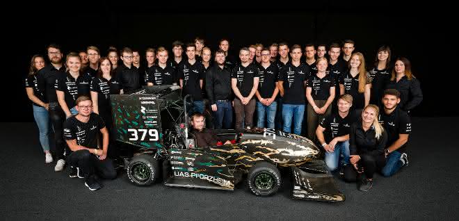 Rennschmiede Pforzheim Rennschmiede Pforzheim group photo with car