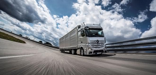Award verliehen: Der neue Actros wird Truck of the Year 2020 Award verliehen: Der neue Actros wird Truck of the Year 2020