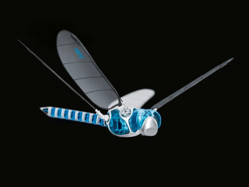 The BionicOpter can be operated easily and intuitively via smartphone. BionicOpter