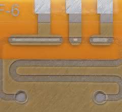 In einer Studie stellen Forschende der Universität Freiburg einen CRISPR-Biosensor vor, der dabei helfen soll, Krankheiten wie Krebs besser zu diagnostizieren. Biochip mit mikrofluidischem System
