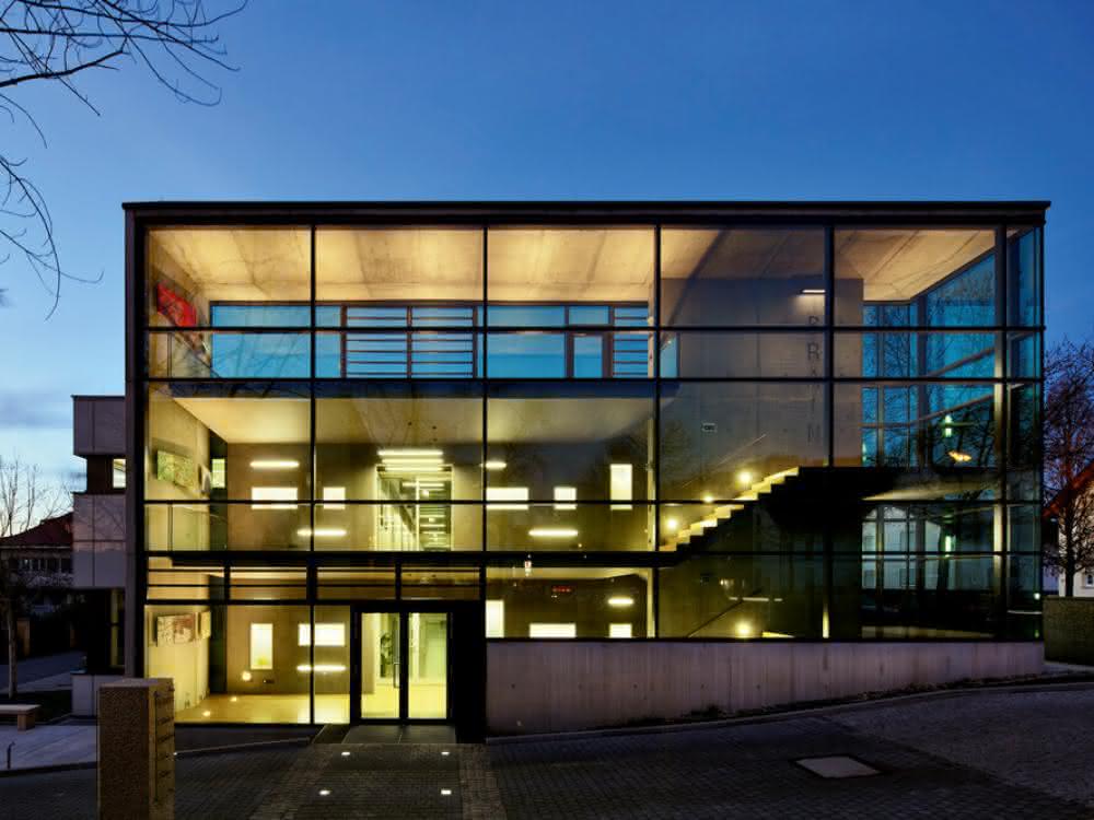 Gläserner Neubau der Brain AG im südhessischen Zwingenberg