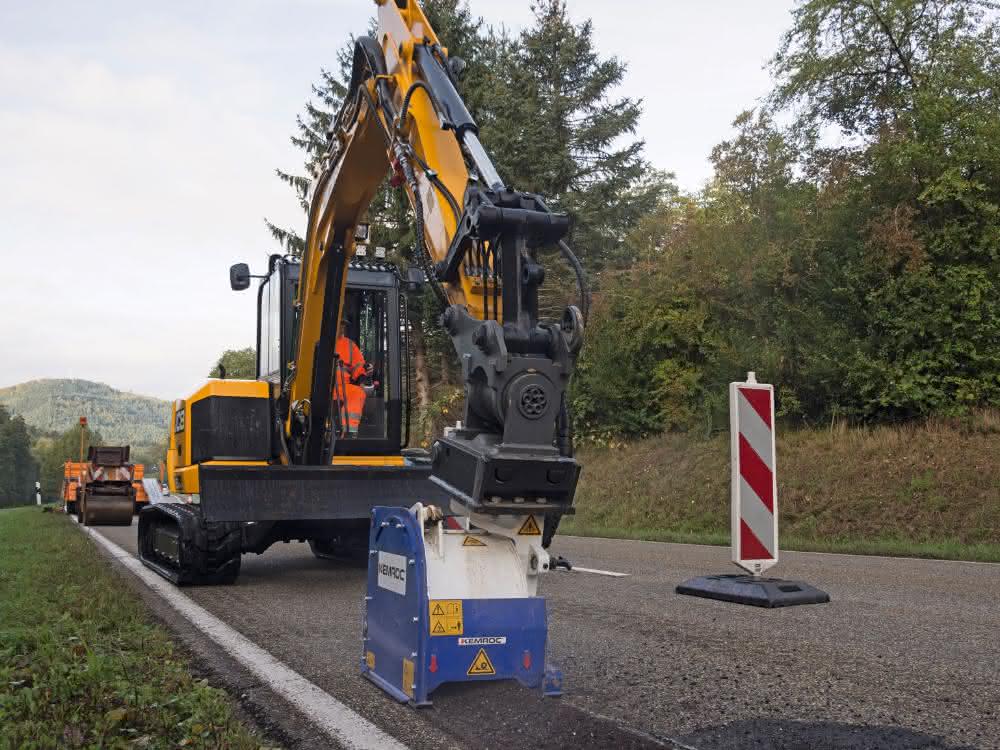 Aus Baugewerbe Unternehmermagazin 12\2019: Straßen­reparatur in Eigenregie