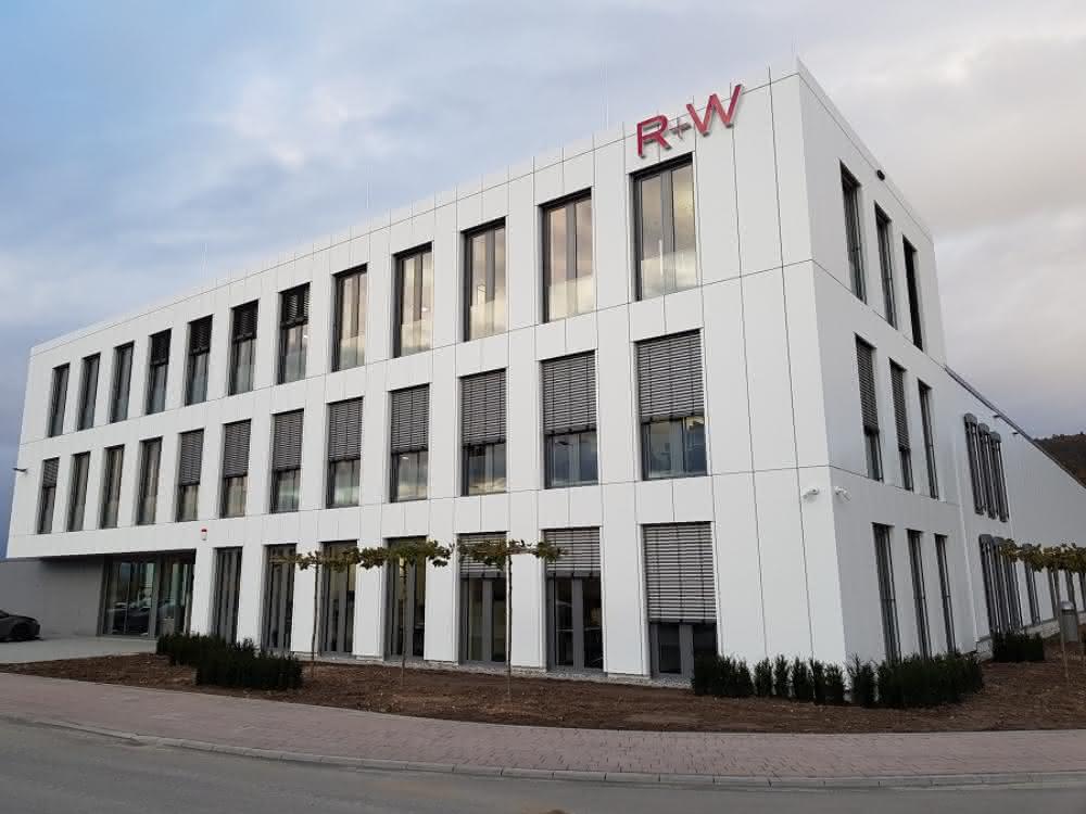 R + W grows