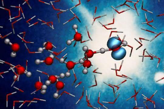 Der Moment des Protontransfers von einem ionisierten zu einem neutralen Wassermolekül. Die blaue, hantelförmige Wolke zeigt das Orbital, aus dem ein Elektron durch Bestrahlung herausgeschlagen wurde.