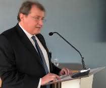 Stefan Zecha, Vorsitzender VDMA Präzisionswerkzeuge Stefan Zecha, Vorsitzender VDMA Präzisionswerkzeuge
