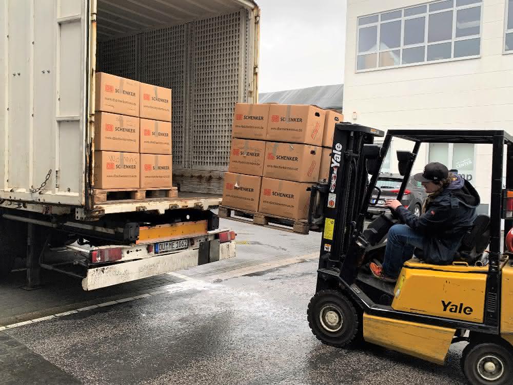 Logistics service provider: DB Schenker supports aid project on Lesbos