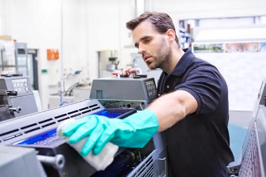 Derzeit wäscht Mewa über 1 Milliarde Putztücher im Jahr Putztuch im Einsatz