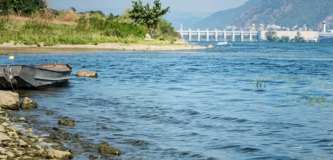 Die Donau ist der zweitgrößte europäische Fluss und wird vom Menschen intensiv genutzt. Sie ist einer der vier Flüsse, die im Mittelpunkt des EU-Projekts SOLUTIONS standen. Die Donau ist der zweitgrößte europäische Fluss und wird vom Menschen intensiv genutzt. Sie ist einer der vier Flüsse, die im Mittelpunkt des EU-Projekts SOLUTIONS standen.