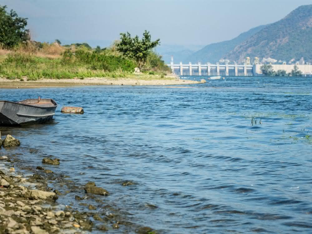 Die Donau ist der zweitgrößte europäische Fluss und wird vom Menschen intensiv genutzt. Sie ist einer der vier Flüsse, die im Mittelpunkt des EU-Projekts SOLUTIONS standen. Die Donau ist der zweitgrößte europäische Fluss und wird vom Menschen intensiv genutzt. Sie ist einer der vier Flüsse, die im Mittelpunkt des EU-Projekts SOLUTIONS standen.