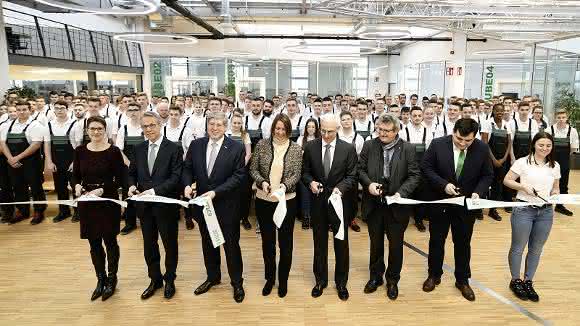 Feierliche Eröffnung des neuen Ausbildungszentrums Feierliche Eröffnung des neuen Ausbildungszentrums