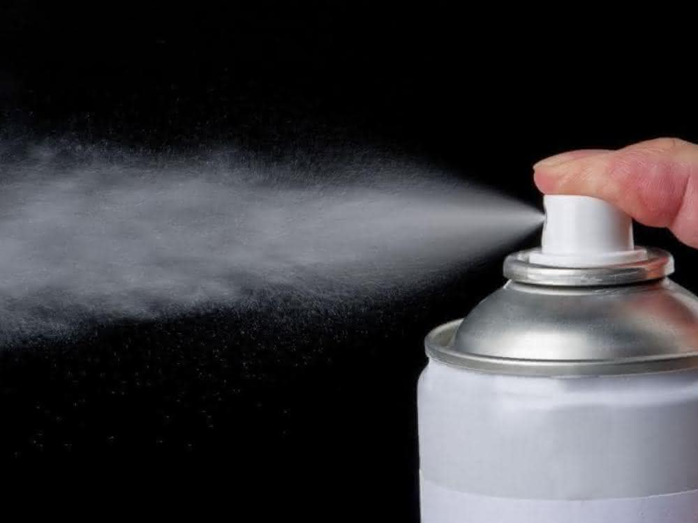 Spraydose mit Sprühnebel