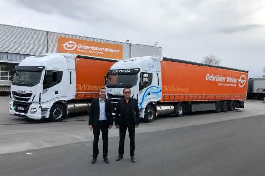 Alternative Antriebe: Gebrüder Weiss nimmt zwei LNG-Lkw in Betrieb