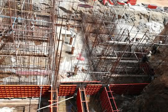 Betonkonstruktion für Eisenbahnunterführung geschalt mit Paschal