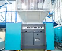 The adaptability of the shredder enables different materials to be shredded. The adaptability of the shredder enables different materials to be shredded.