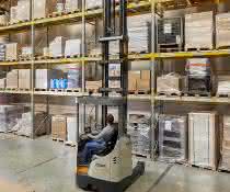 Reach truck