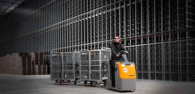 Electric tow tractors from Jungheinrich Electric tractor: Towing when things get tight