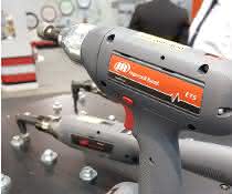 Ergonomic fastening system: Screws with short pulses
