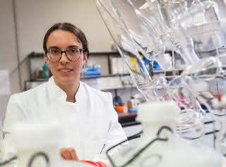 Dr. Stephanie Kath-Schorr vom LIMES-Institut der Universität Bonn im Labor Dr. Stephanie Kath-Schorr