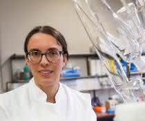 Dr. Stephanie Kath-Schorr vom LIMES-Institut der Universität Bonn im Labor Dr. Stephanie Kath-Schorr