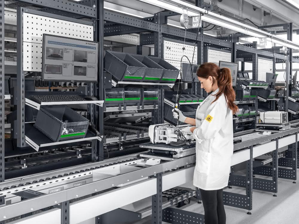 LogiMAT 2020: bott schafft Platz für die manuelle Montage