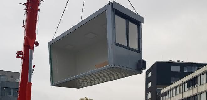 Containergebäude: Schlüsselfertiges Bürogebäude aus 93 Systemcontainern